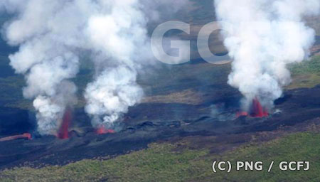 クンブレ火山南西、3ヵ所で発生している溶岩